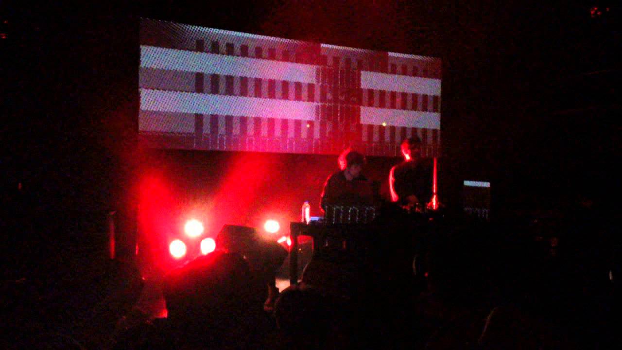 Mouse on Mars - 'Spezmodia' live in Toyko 2013